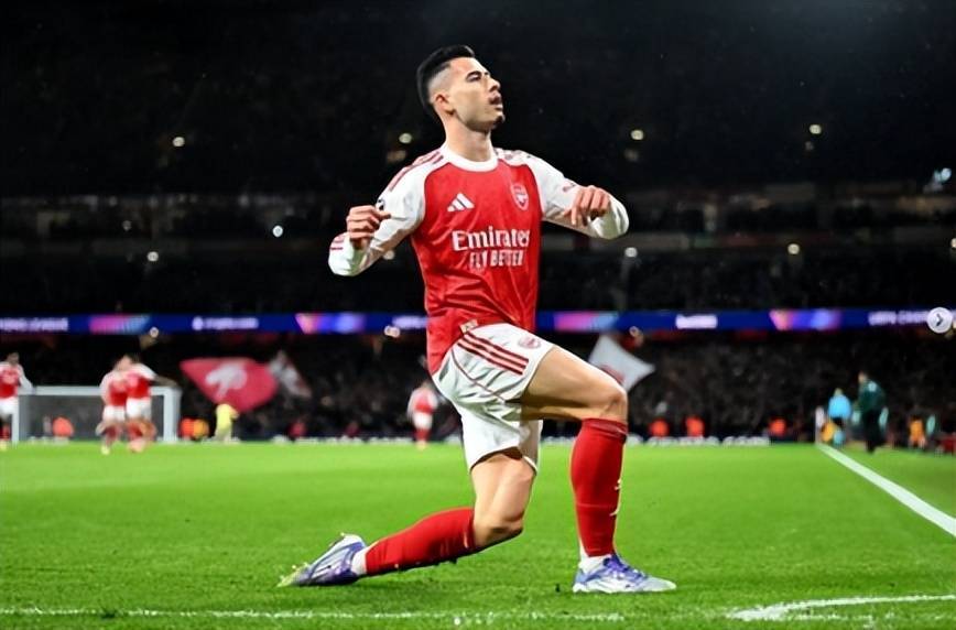 5战全胜登顶！阿森纳3-1力克拜仁，诺伊尔狂奔半场出击被过+丢球